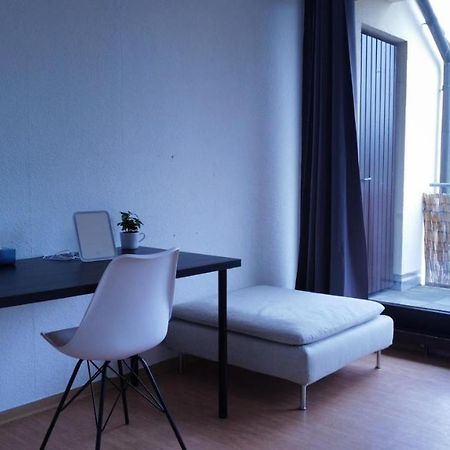 Budget Suite Mit Balkon - Privatzimmer In Wohnung - Netflix & Minibar Inklusive Koblenz  Exterior foto