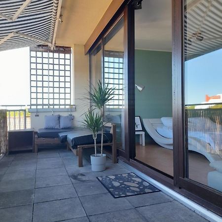 Budget Suite Mit Balkon - Privatzimmer In Wohnung - Netflix & Minibar Inklusive Koblenz  Exterior foto