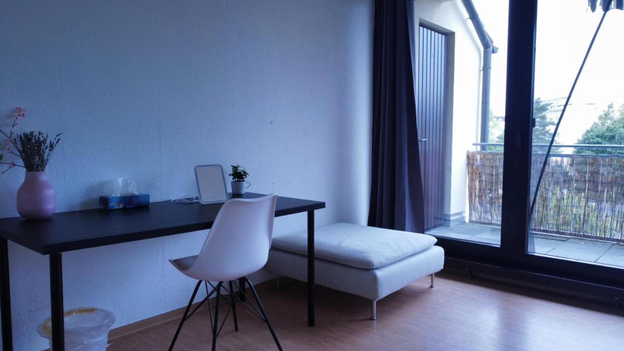 Budget Suite Mit Balkon - Privatzimmer In Wohnung - Netflix & Minibar Inklusive Koblenz  Exterior foto