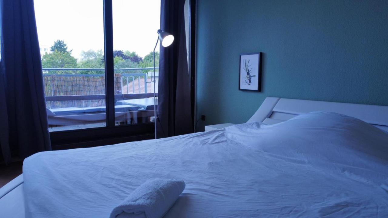 Budget Suite Mit Balkon - Privatzimmer In Wohnung - Netflix & Minibar Inklusive Koblenz  Exterior foto