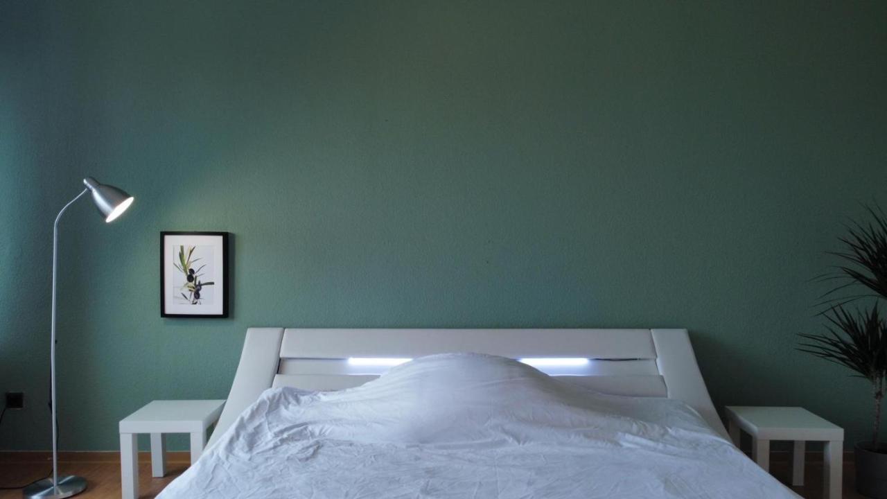 Budget Suite Mit Balkon - Privatzimmer In Wohnung - Netflix & Minibar Inklusive Koblenz  Exterior foto