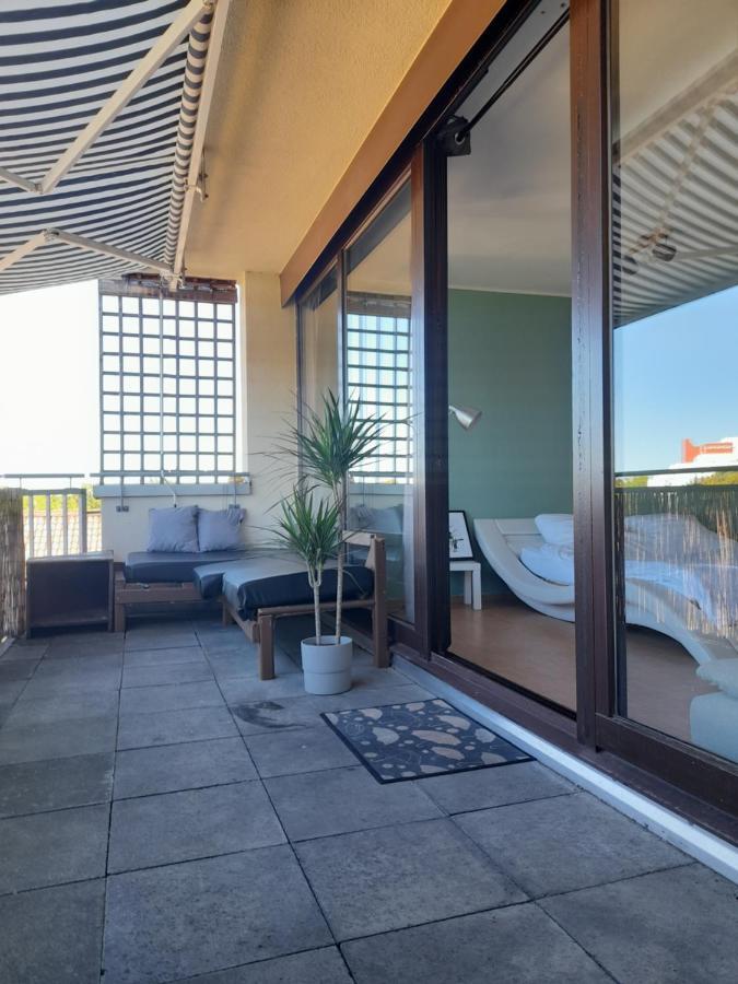 Budget Suite Mit Balkon - Privatzimmer In Wohnung - Netflix & Minibar Inklusive Koblenz  Exterior foto
